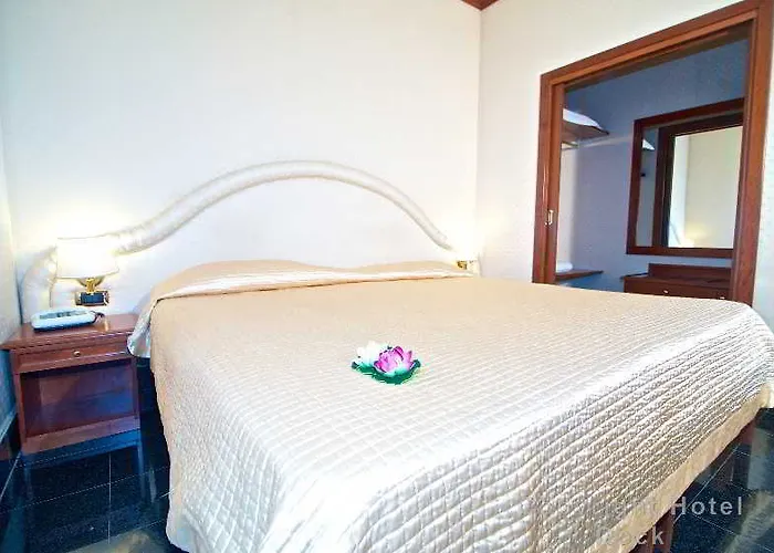 Dock Hotel 3*
